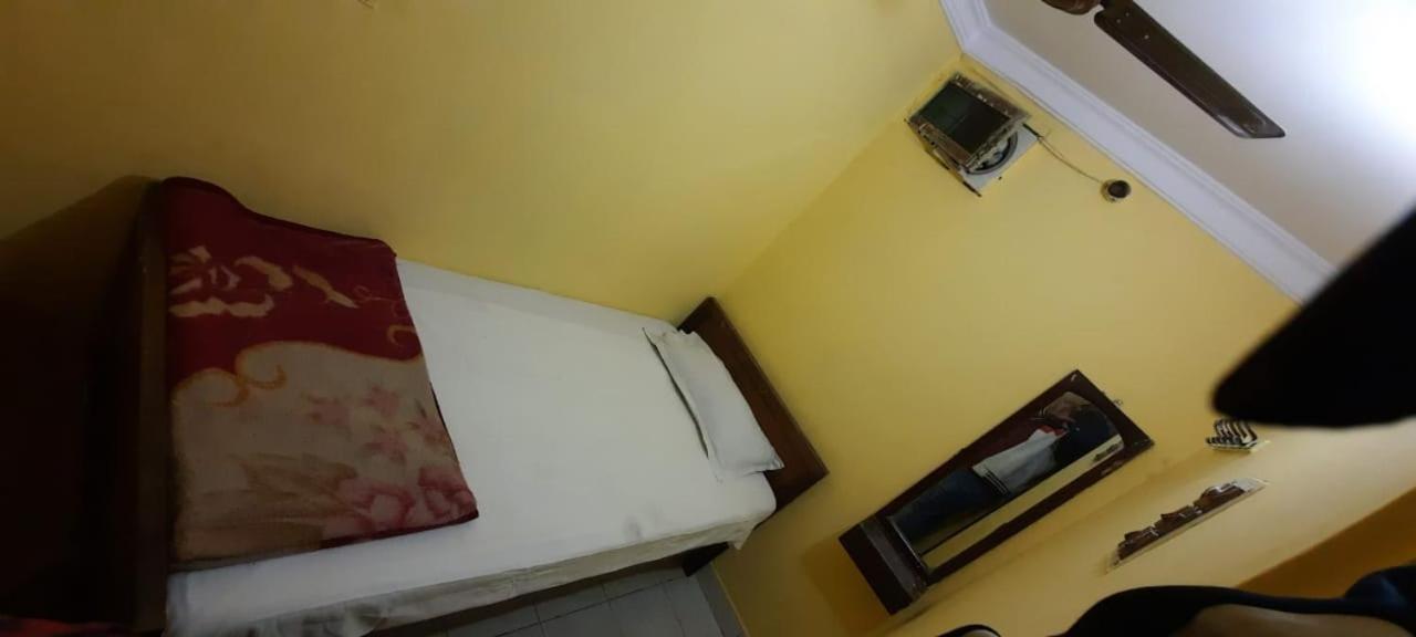 Khaja Habib Hotel Kalküta Dış mekan fotoğraf